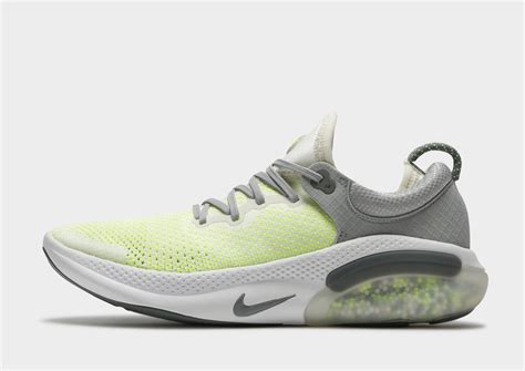 NIKE Joyride Run Flyknit