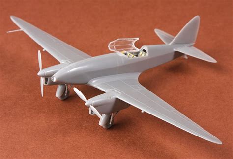 S.B.S. Model 1/72 scale de Havilland DH-88 Comet