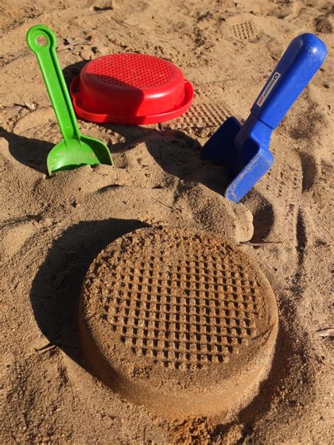 green and blue plastic sand shovel free image | Peakpx