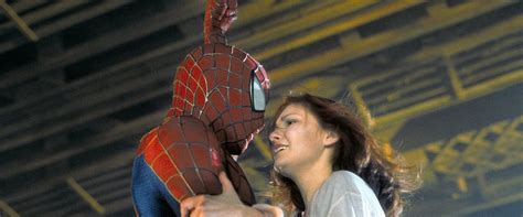 Spider-Man movie review & film summary (2002) | Roger Ebert