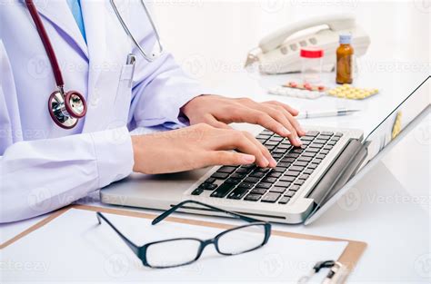 doctor typing on computer 909696 Stock Photo at Vecteezy