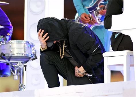 Eminem Takes a Knee at 2022 Super Bowl Halftime Show | POPSUGAR ...