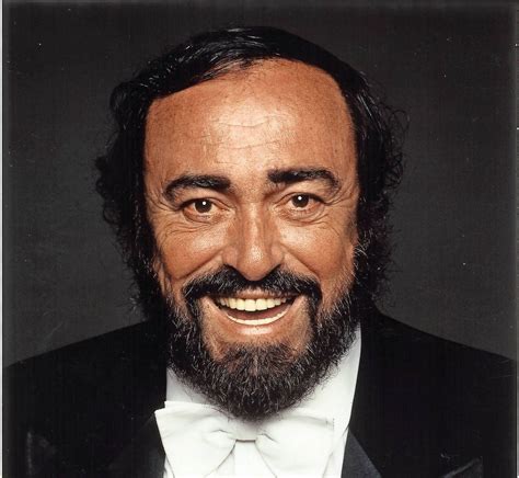 Das Porträt erzählt die Geschichte des Opernsängers Luciano Pavarotti