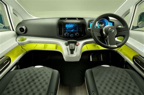 NISSAN NV200 - Review and photos