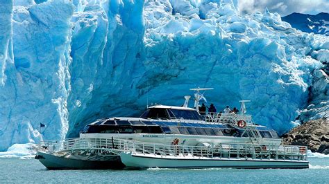 Visiting Perito Moreno Glacier Patagonia excursion - Daily departures ...