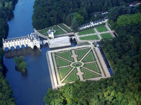 Château de Chenonceau and its gardens - Aerial view