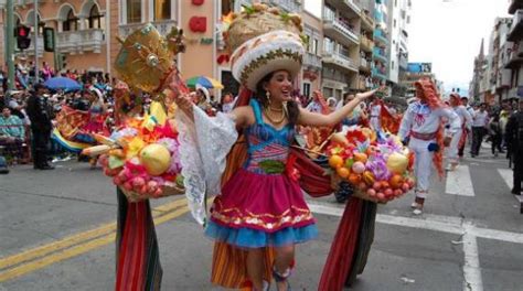 El mejor carnaval del país se vive en Ambato - FM Mundo