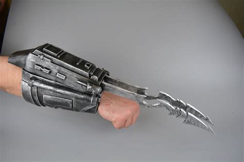 Predator Wrist Blades