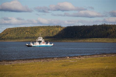 The Mackenzie River (Dempster to Arctic) - Spectacular NWT