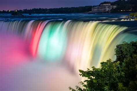 Niagara Falls Seasonal Holiday Night Illumination Tour 2024