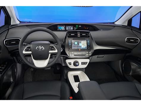 2016 Toyota Prius: 103 Interior Photos | U.S. News