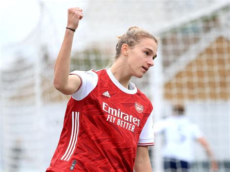 Arsenal striker Vivianne Miedema is best player in world, says Kelly ...