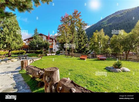 Houses in Zermatt alpine village, Switzerland Stock Photo - Alamy