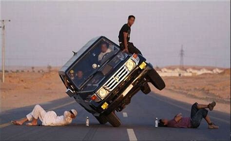 Crazy car stunts (14 pics)