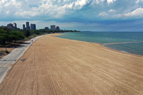 1 Illinois Beach Is Among The Best In The U.S. That's Nowhere Near An Ocean | iHeart