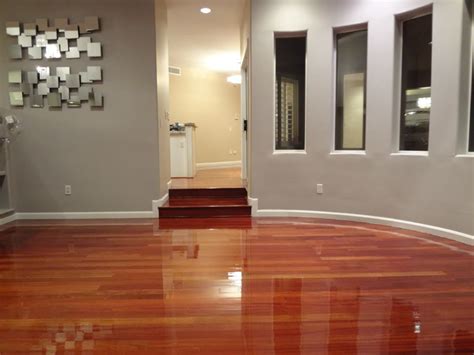 Keeping Your Hardwood Floor Shiny - DIY House Decor