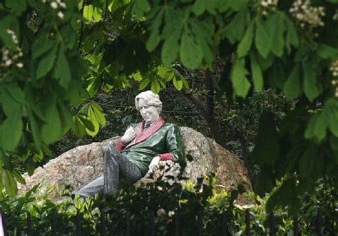 A Statue of Oscar Wilde in Dublin, Ireland | Ireland honeymoon, Statue, Dublin