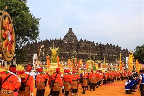 Menganalisis Pengaruh Hindu-Buddha Terhadap Masyarakat di Indonesia