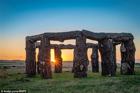 Mystique Earth: FROM STONEHENGE TO WOODHENGE