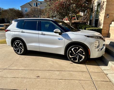 REVIEW: 2023 Mitsubishi Outlander PHEV Plug-In Hybrid