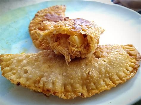 Puerto Rican Chicken Empanadas (Empanadillas de Pollo) Recipe - Delishably