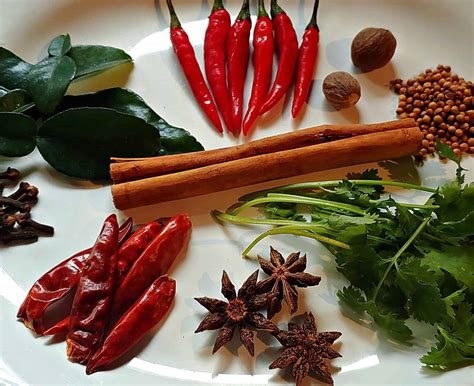 The 35 Essential Herbs & Spices Used In Thai Cuisine. - Thailandforme.com