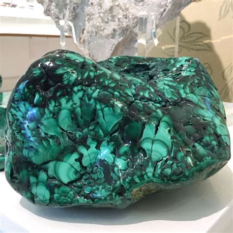 Pin on crystals | Pretty rocks, Rocks and gems, Malachite