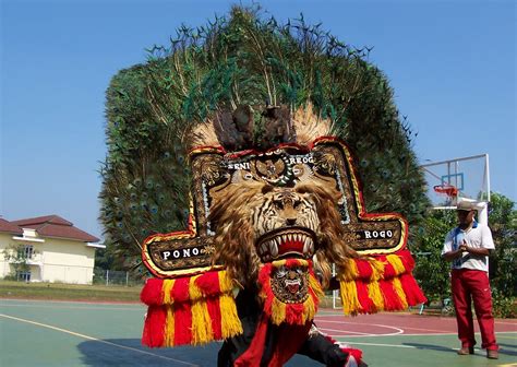 Buletin Seni: Tari Reog Ponorogo - BEMUEU Official