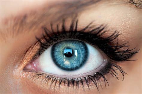 10 Great Reasons to Try Colored Contact Lenses | PerfectLensWorld