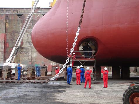 Repairing the bow thruster of the oil/chemical tanker Bro Elizabeth in ...