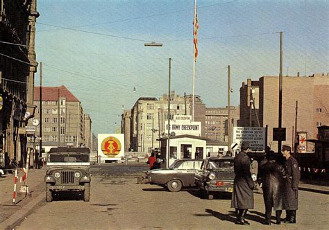 Berlin (West), Checkpoint Charlie, Friedrichstraße nach dem 13.08.1961 (Postkarte) Checkpoint ...