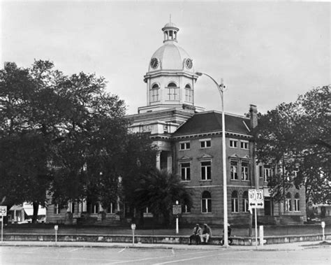 Florida Memory • Jackson County courthouse just before it was torn down