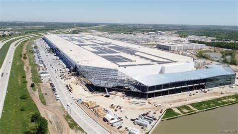 Elon Musk's Tesla gigafactory near Austin to grow - Austin Business Journal