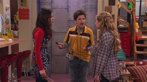 Watch iCarly (2007) Season 1 Episode 17: iCarly - iDont Want to Fight ...