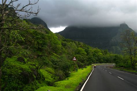 Top 10 Adventurous Road Trips to Take During Monsoon in India 2022 - MyChoize