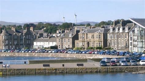 Broughty Ferry pipped to UK's best neighbourhood award - BBC News