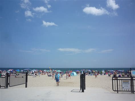 Hampton Beach, N.H., Offers Waves of Summer Seaside Fun - The Thrifty ...