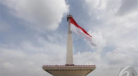 Bendera Merah Putih Raksasa Di Monas - Azka Gambar