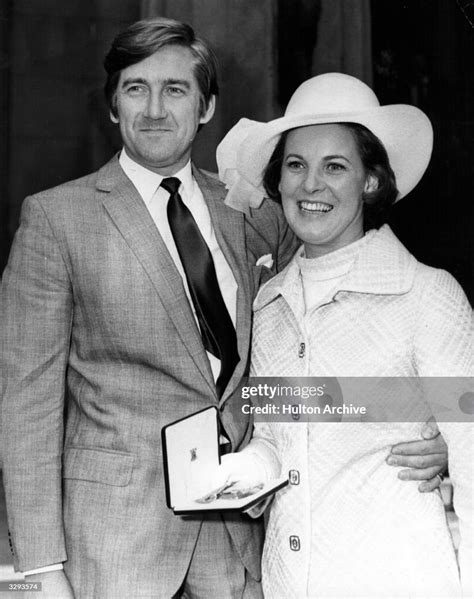 Scottish singer Moira Anderson outside Buckingham Palace after... News ...