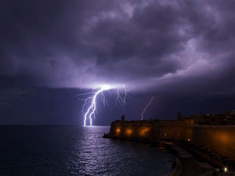 Pictures: Volcano Lightning, Illuminated