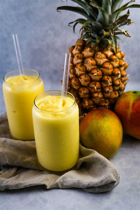Top 76+ imagen frozen pineapple smoothie recipe - abzlocal fi