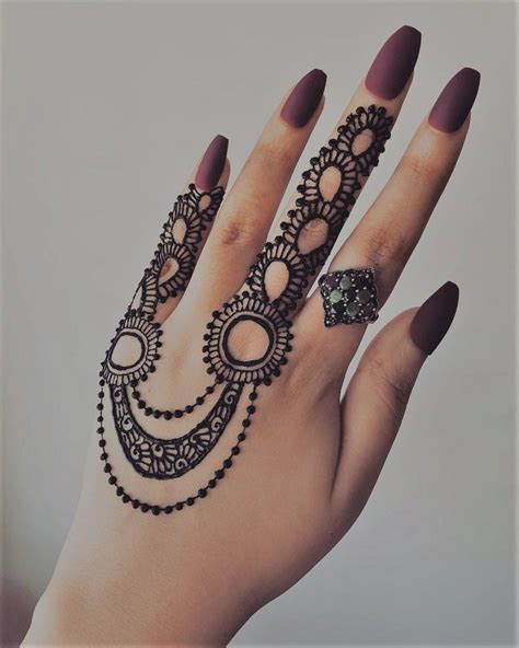 Simple Finger Mehndi Designs To Get A Minimalistic Yet Beautiful Bridal ...