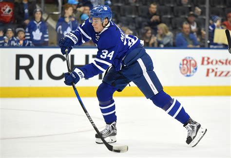 Toronto Maple Leafs: Auston Matthews Ties Rookie Scoring Record