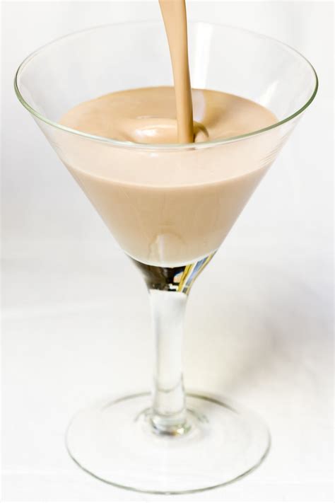 Homemade Baileys Irish Cream Recipe | Homemade baileys irish cream, Homemade baileys, Baileys ...