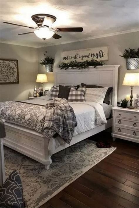 Inexpensive Farmhouse Style Ideas For Bedroom Decorating 002 | Farmhouse bedroom decor, Small ...