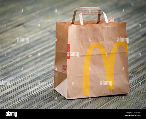 Take away bag hi-res stock photography and images - Alamy