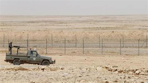 Saudi unveils 900km fence on Iraq border | News | Al Jazeera