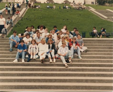 Tour group on Sacre Coeur steps (1987) | Erica Fischer | Flickr