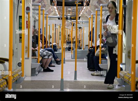 east london line train Stock Photo - Alamy