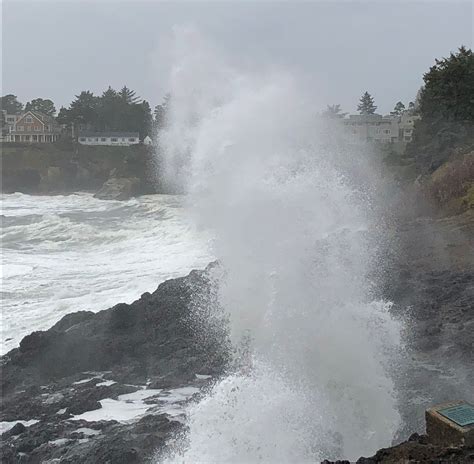 High tide and stormy weather at Depoe Bay Oregon #OregonCoast | Depoe bay oregon, Depoe bay ...